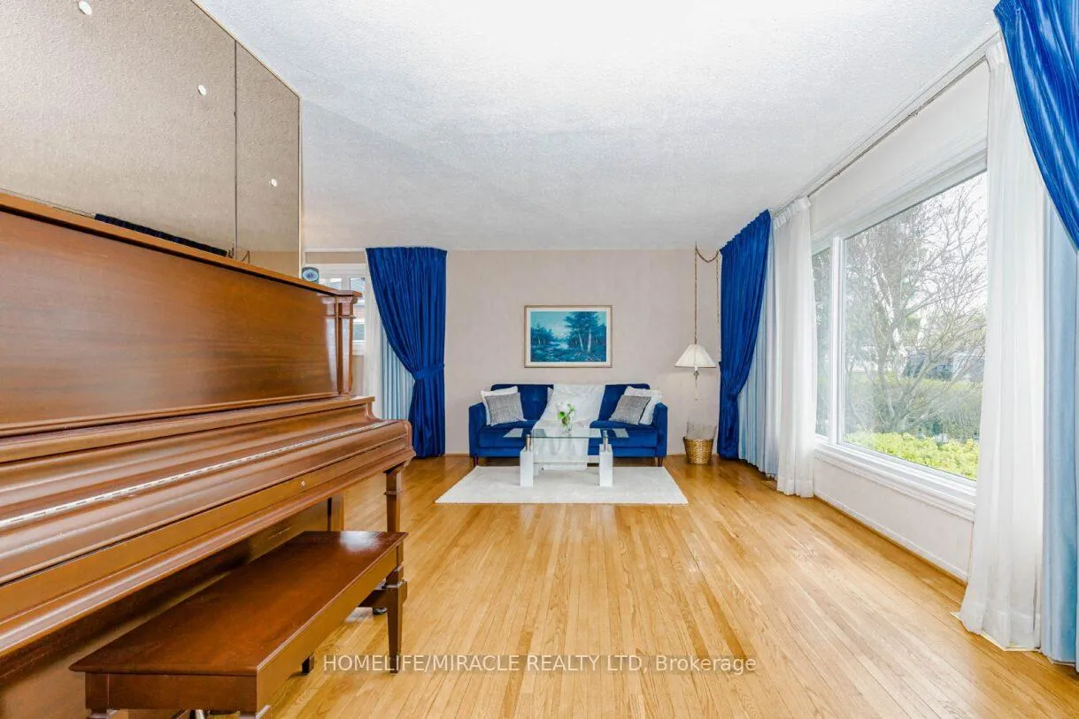 Photo 8 of 22 Brentwood Drive, Brampton, Avondale — HOMEH