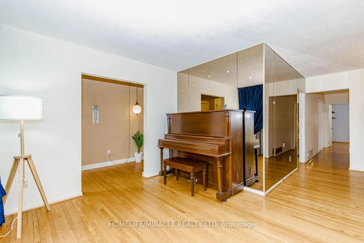 Photo 9 of 22 Brentwood Drive, Brampton, Avondale — HOMEH