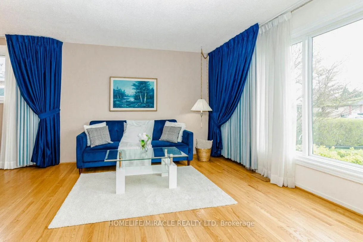 Photo 10 of 22 Brentwood Drive, Brampton, Avondale — HOMEH