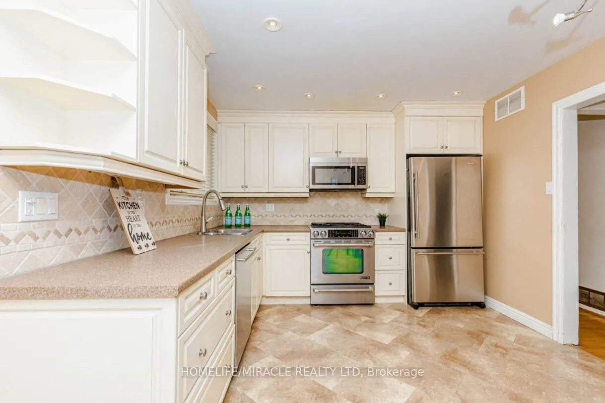 Photo 17 of 22 Brentwood Drive, Brampton, Avondale — HOMEH