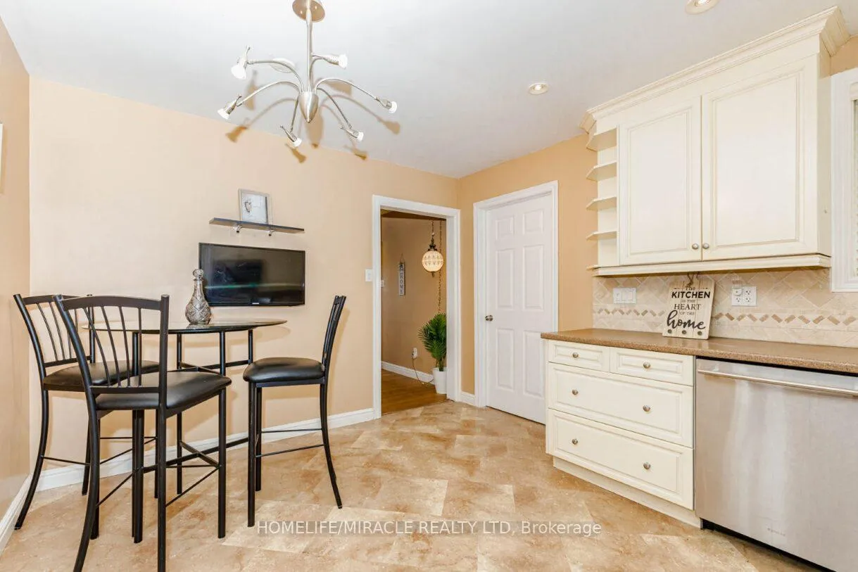 Photo 19 of 22 Brentwood Drive, Brampton, Avondale — HOMEH