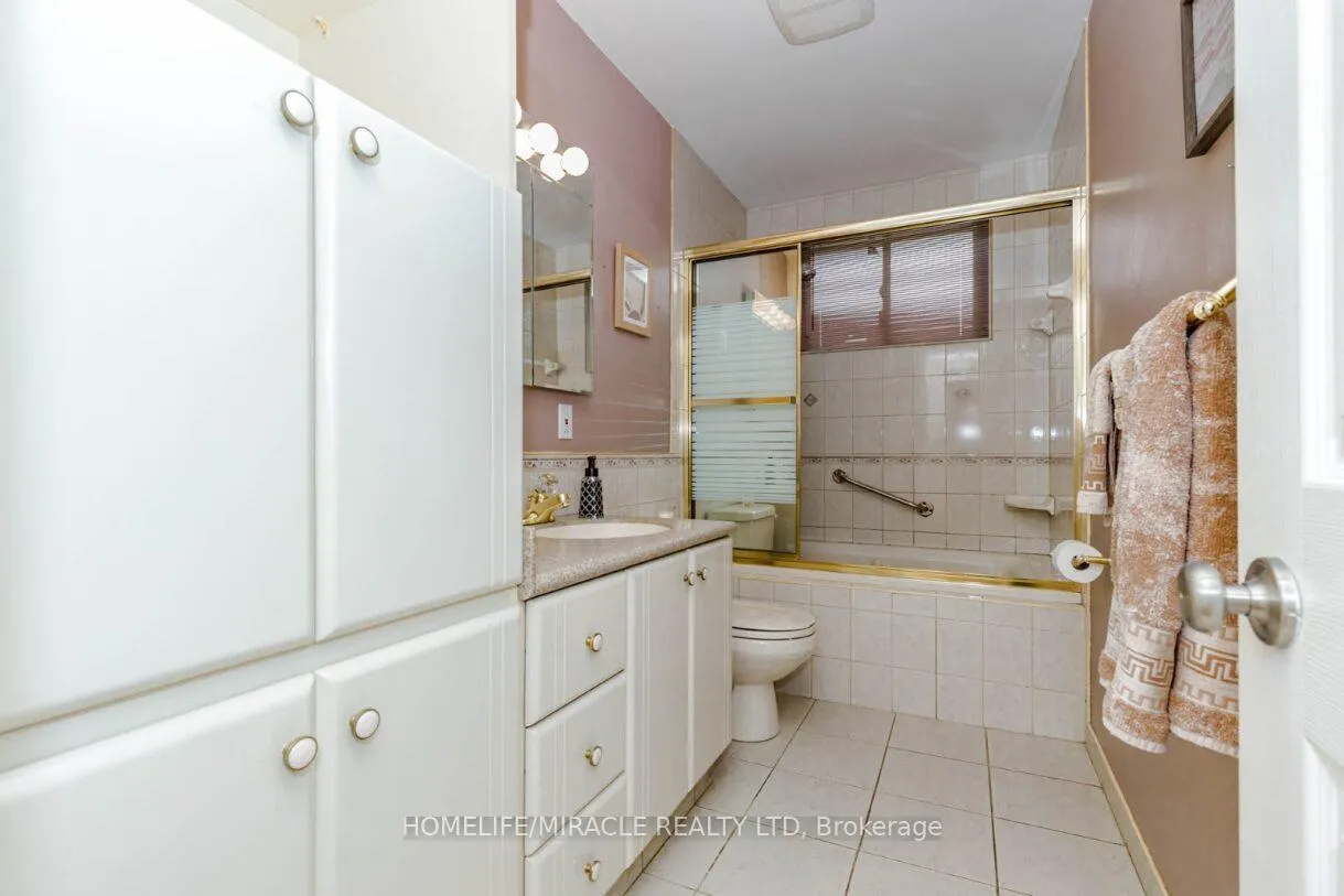 Photo 24 of 22 Brentwood Drive, Brampton, Avondale — HOMEH