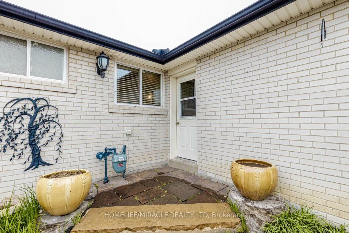Photo 28 of 22 Brentwood Drive, Brampton, Avondale — HOMEH