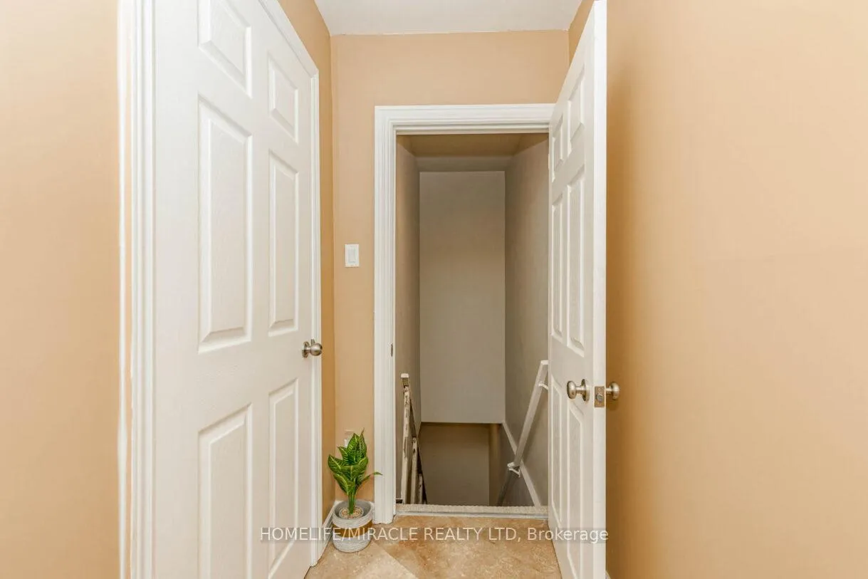 Photo 29 of 22 Brentwood Drive, Brampton, Avondale — HOMEH