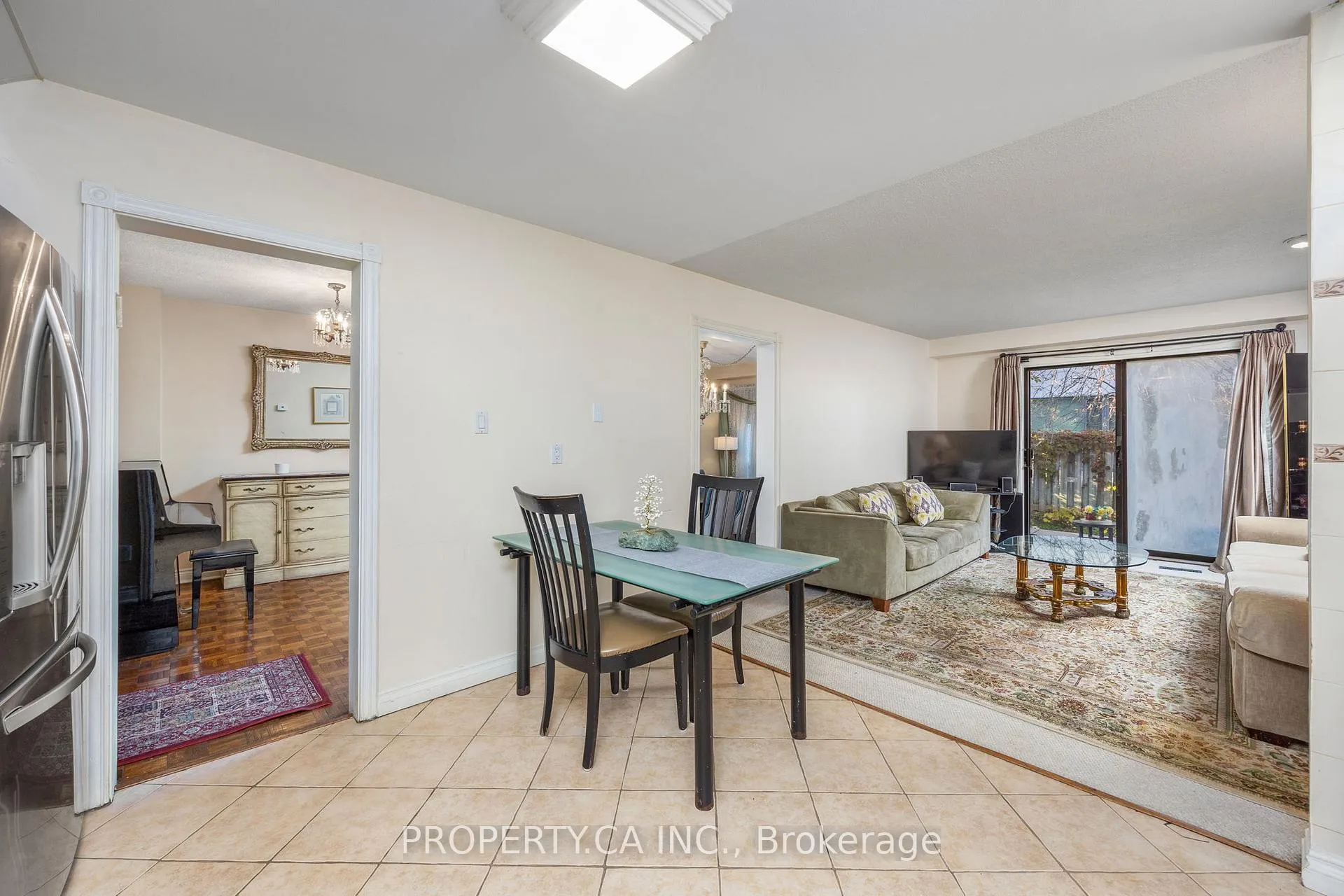 Photo 6 of 109 Lisa Crescent, Vaughan, Crestwood-Springfarm-Yorkhill — HOMEH