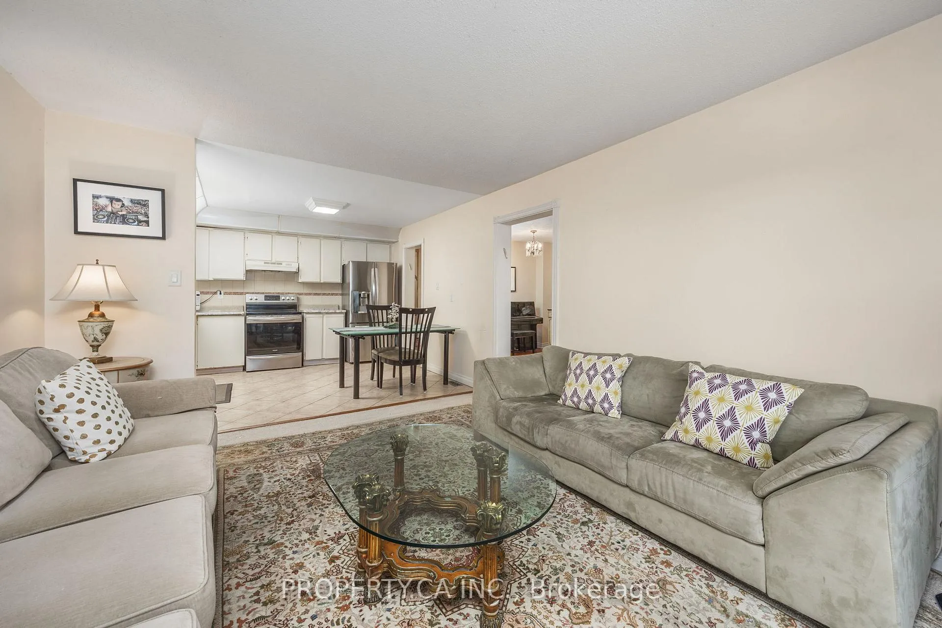 Photo 9 of 109 Lisa Crescent, Vaughan, Crestwood-Springfarm-Yorkhill — HOMEH