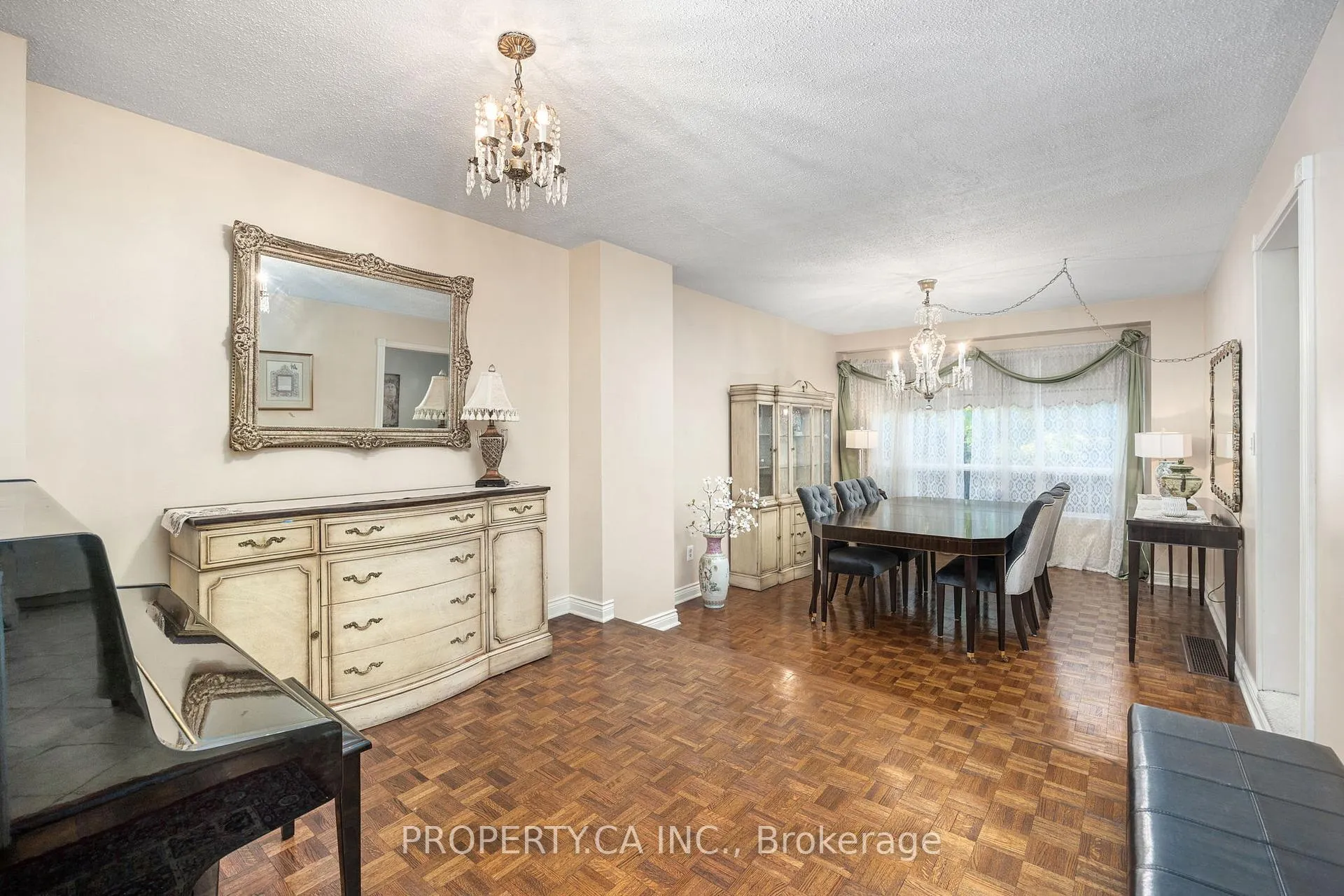 Photo 15 of 109 Lisa Crescent, Vaughan, Crestwood-Springfarm-Yorkhill — HOMEH