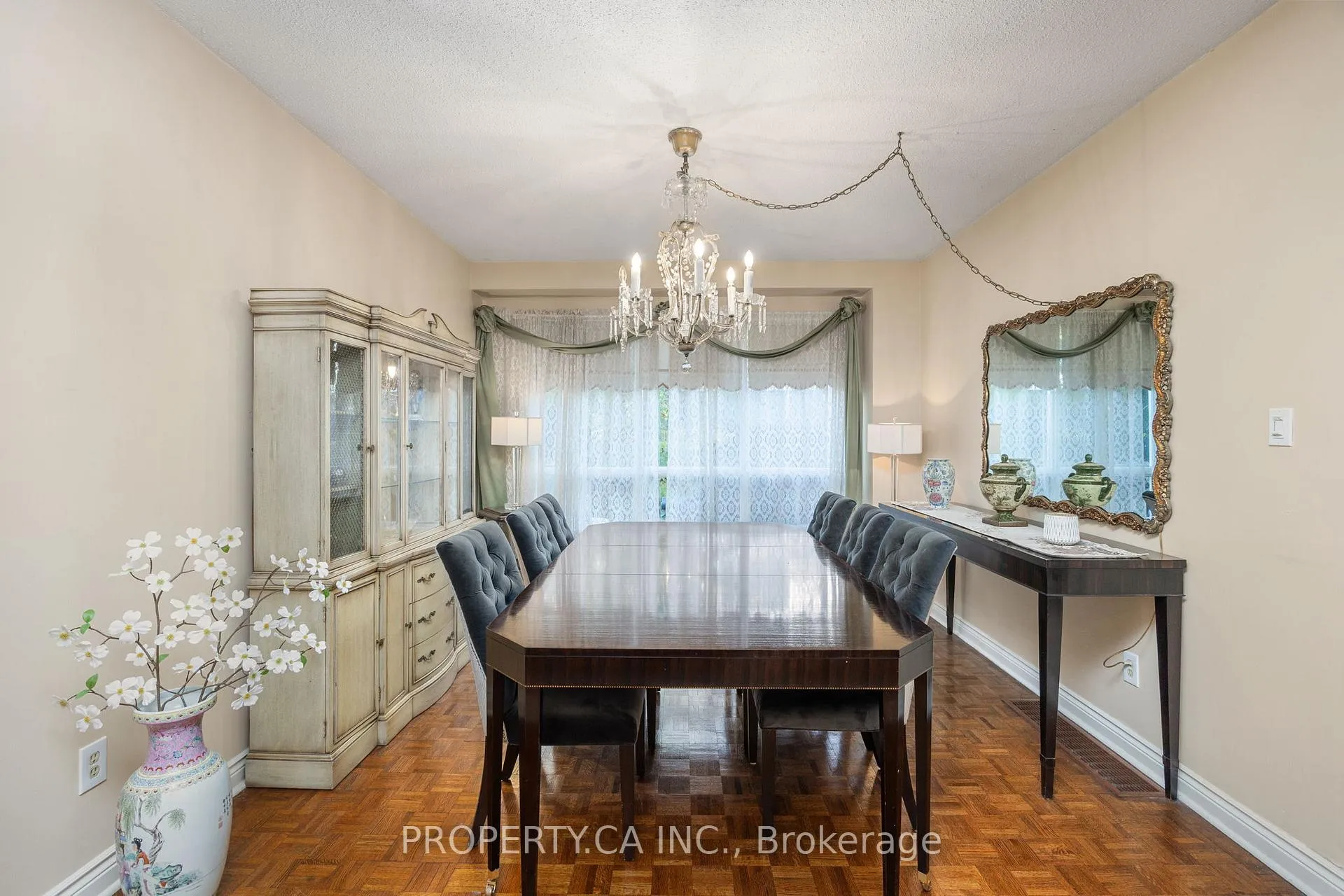 Photo 16 of 109 Lisa Crescent, Vaughan, Crestwood-Springfarm-Yorkhill — HOMEH