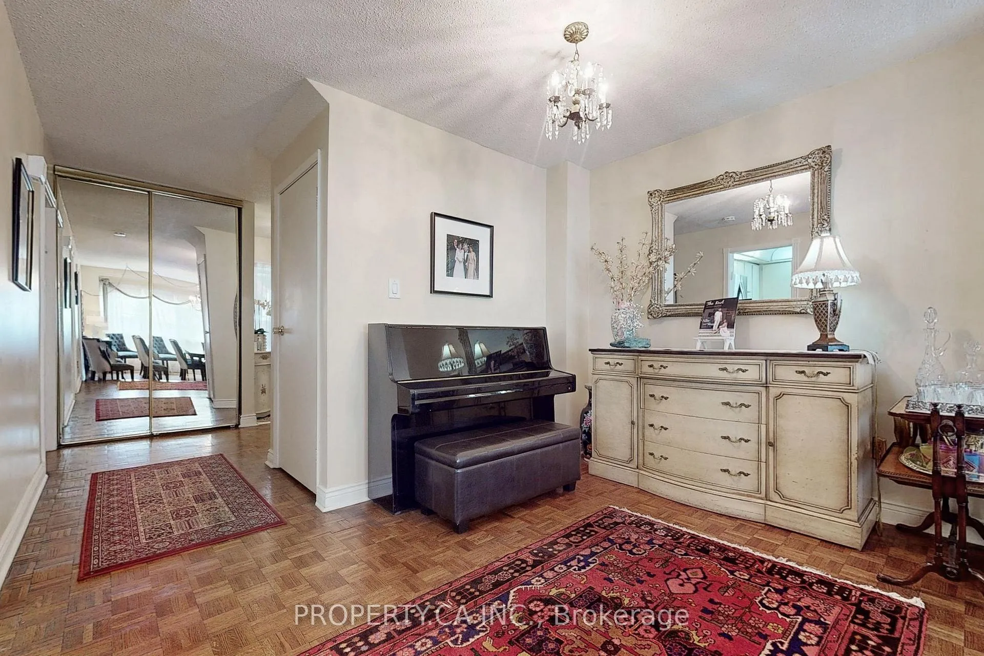 Photo 17 of 109 Lisa Crescent, Vaughan, Crestwood-Springfarm-Yorkhill — HOMEH