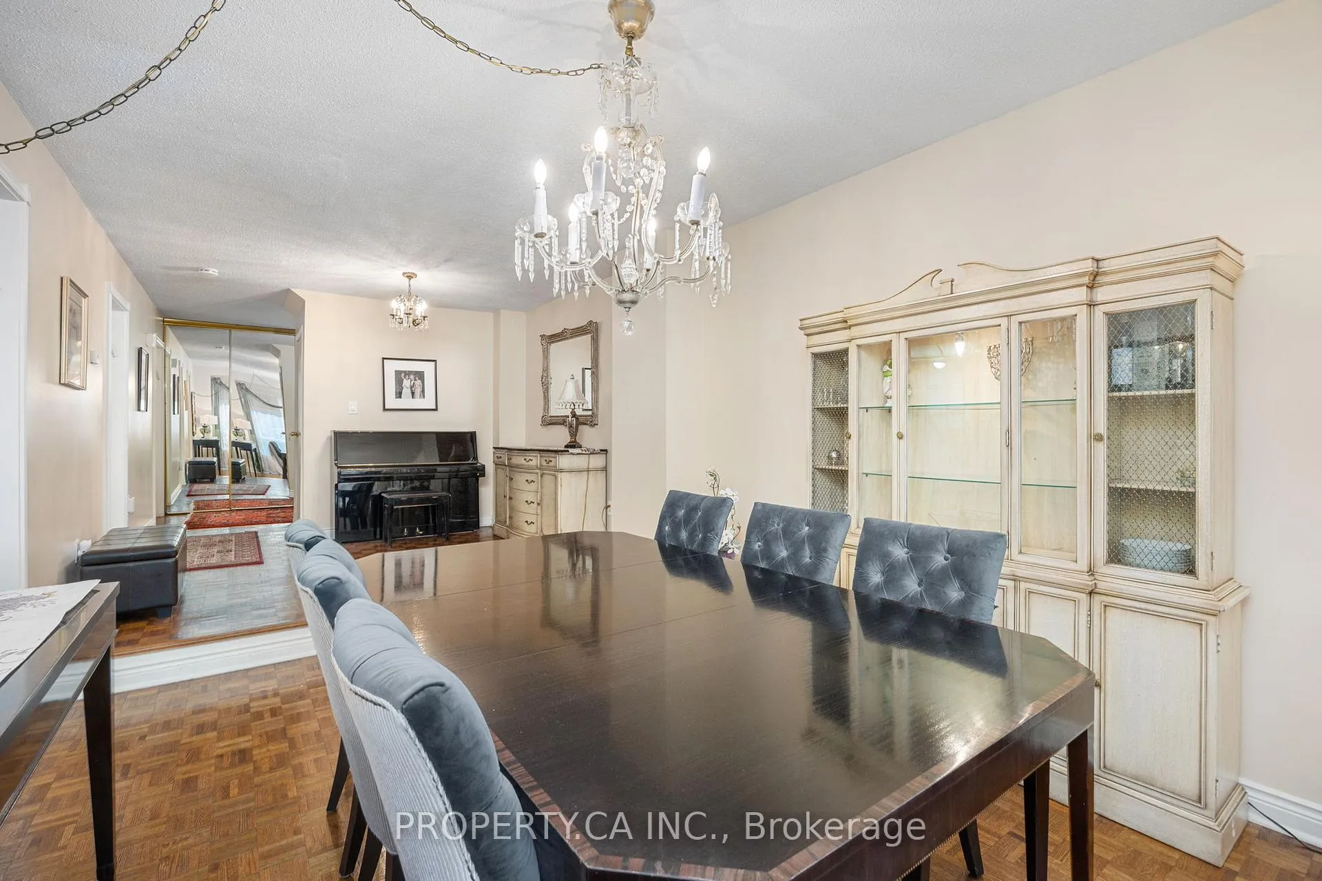 Photo 18 of 109 Lisa Crescent, Vaughan, Crestwood-Springfarm-Yorkhill — HOMEH