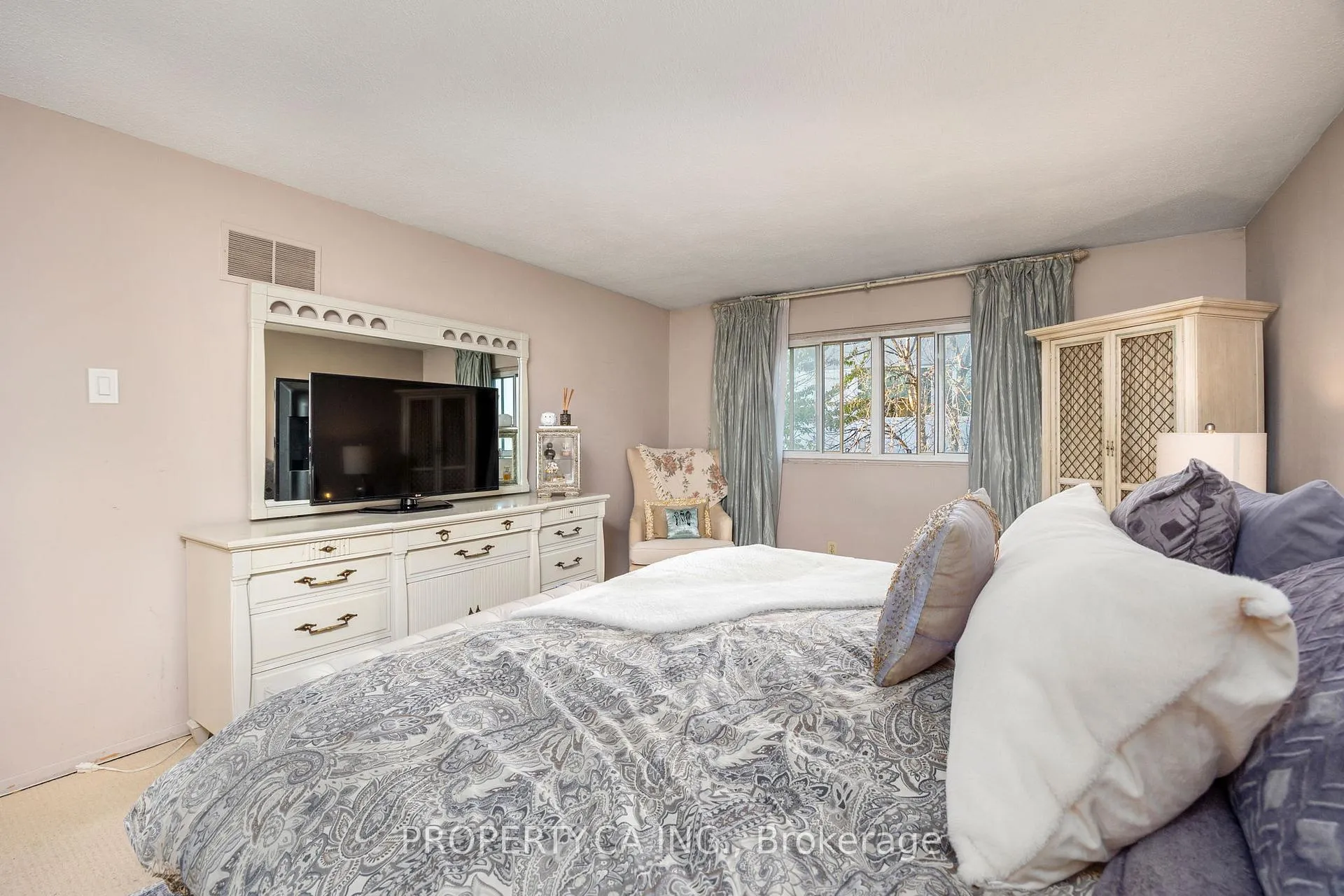 Photo 26 of 109 Lisa Crescent, Vaughan, Crestwood-Springfarm-Yorkhill — HOMEH
