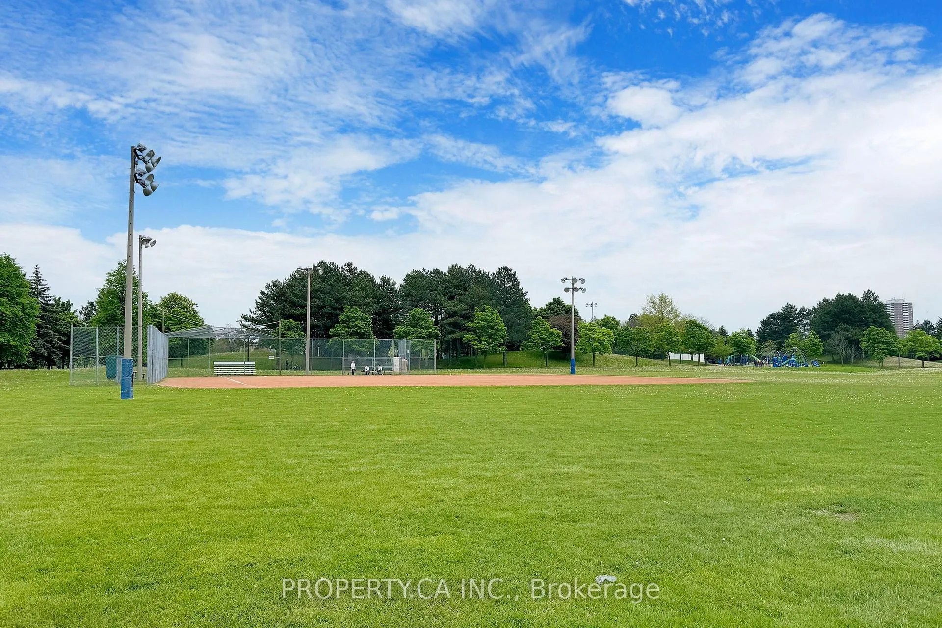 Photo 33 of 109 Lisa Crescent, Vaughan, Crestwood-Springfarm-Yorkhill — HOMEH
