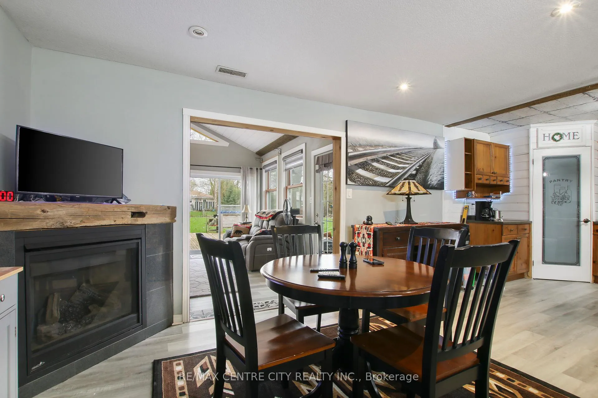 Photo 6 of 129 Duchess Avenue, Lucan Biddulph, Lucan — HOMEH