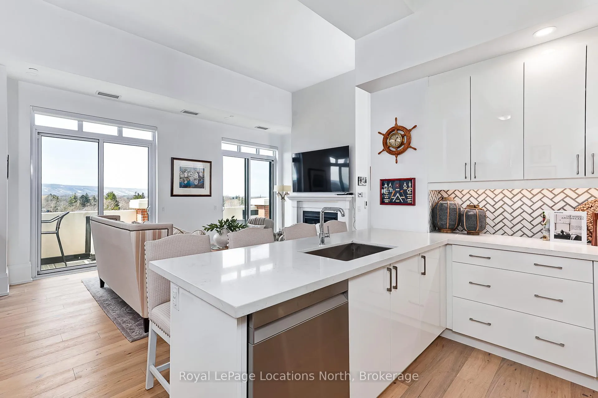 Photo 11 of Unit 609, 1 Hume Street E, Collingwood — HOMEH