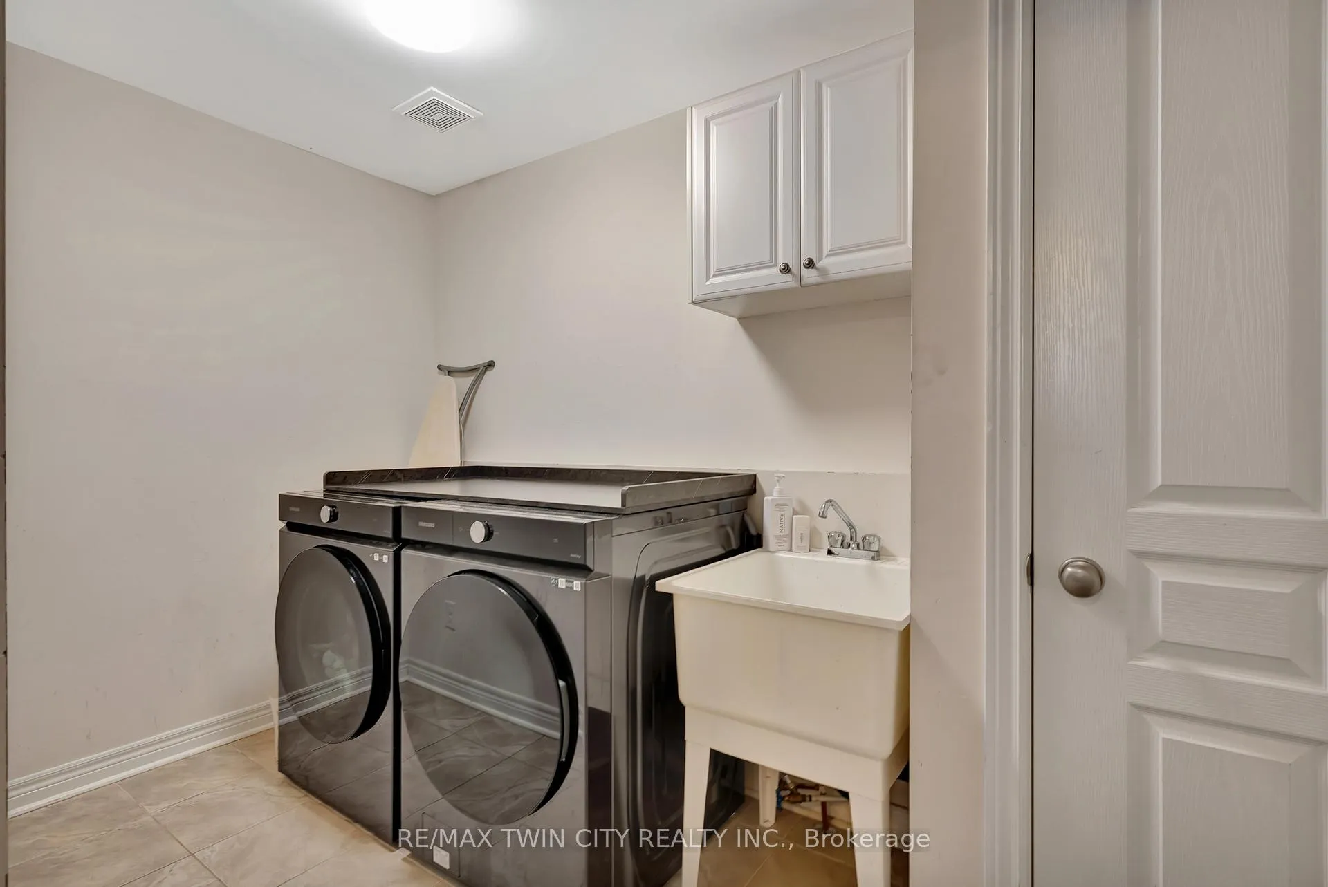 Photo 12 of 513 Terrington Crescent, Kitchener — HOMEH