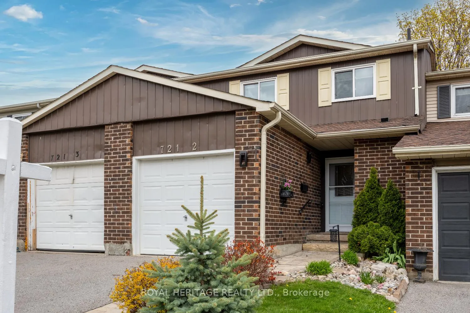 Photo 2 of Unit 2, 721 Cricklewood Drive, Oshawa, Pinecrest — HOMEH