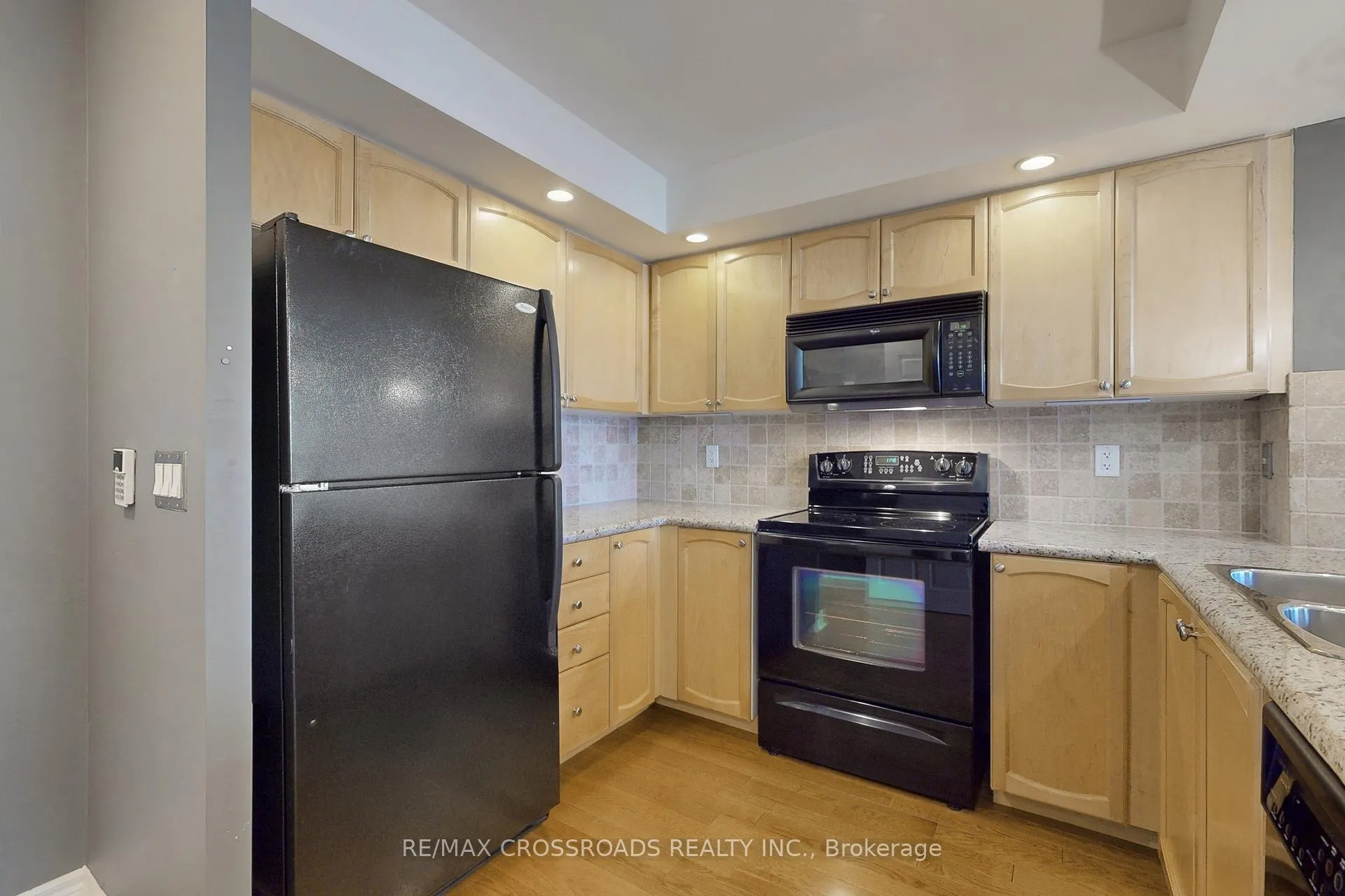 Photo 9 of Unit 1631, 33 Cox Boulevard, Markham, Unionville — HOMEH