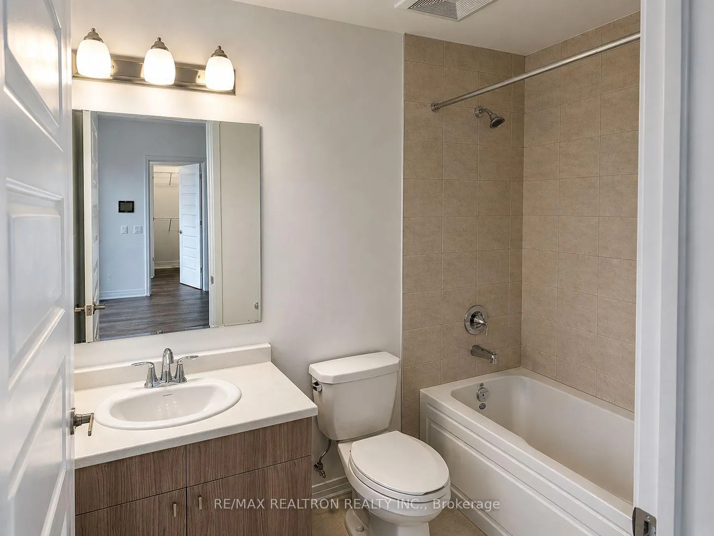 Photo 8 of Unit 401, 470 Gordon Krantz Avenue, Milton, Walker — HOMEH