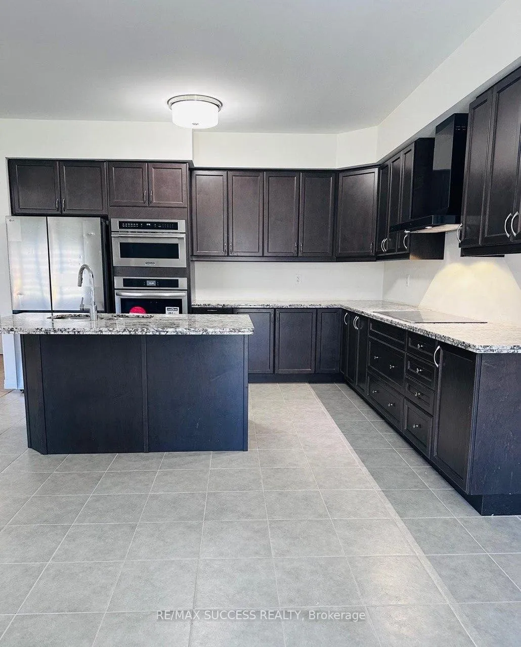 Photo 3 of 10 Waldron Street, Brantford — HOMEH