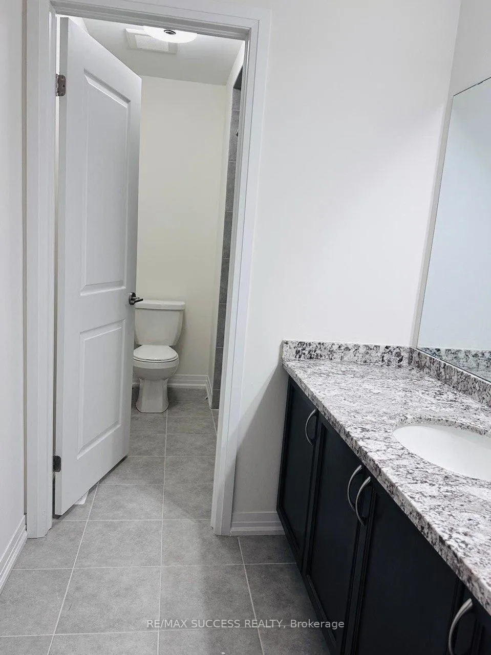 Photo 17 of 10 Waldron Street, Brantford — HOMEH