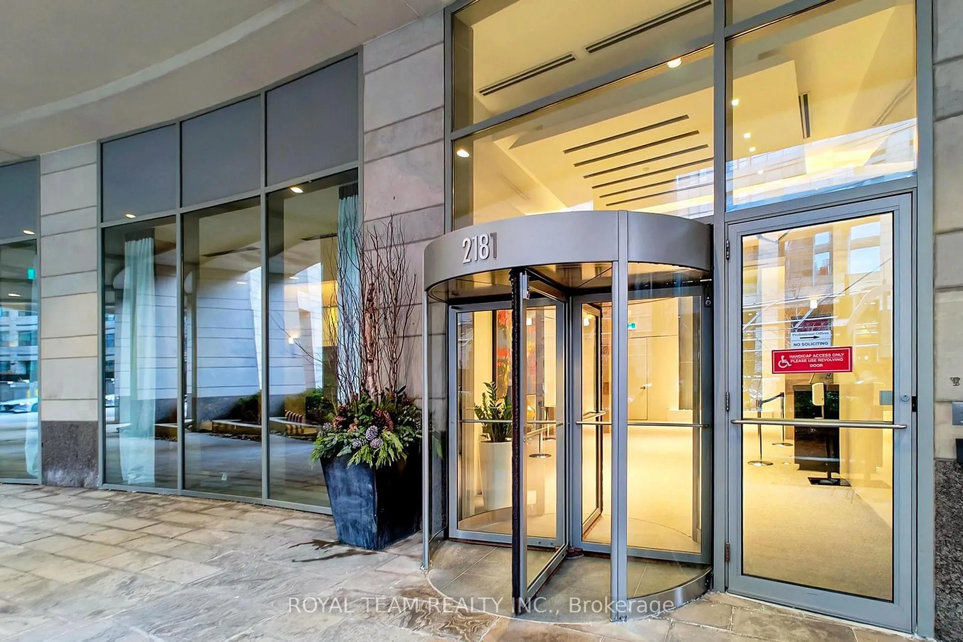 Photo 4 of Unit 2312, 2181 Yonge Street, Toronto, Mount Pleasant East — HOMEH