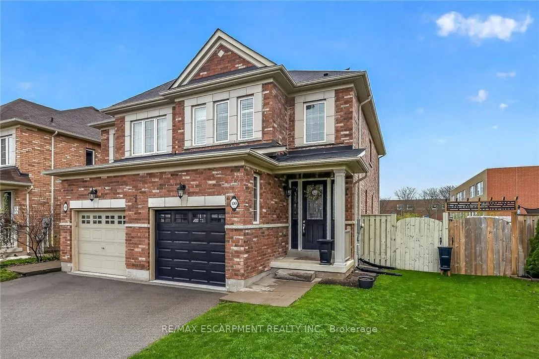Photo 3 of 100 Narbonne Crescent, Hamilton, Stoney Creek Mountain — HOMEH