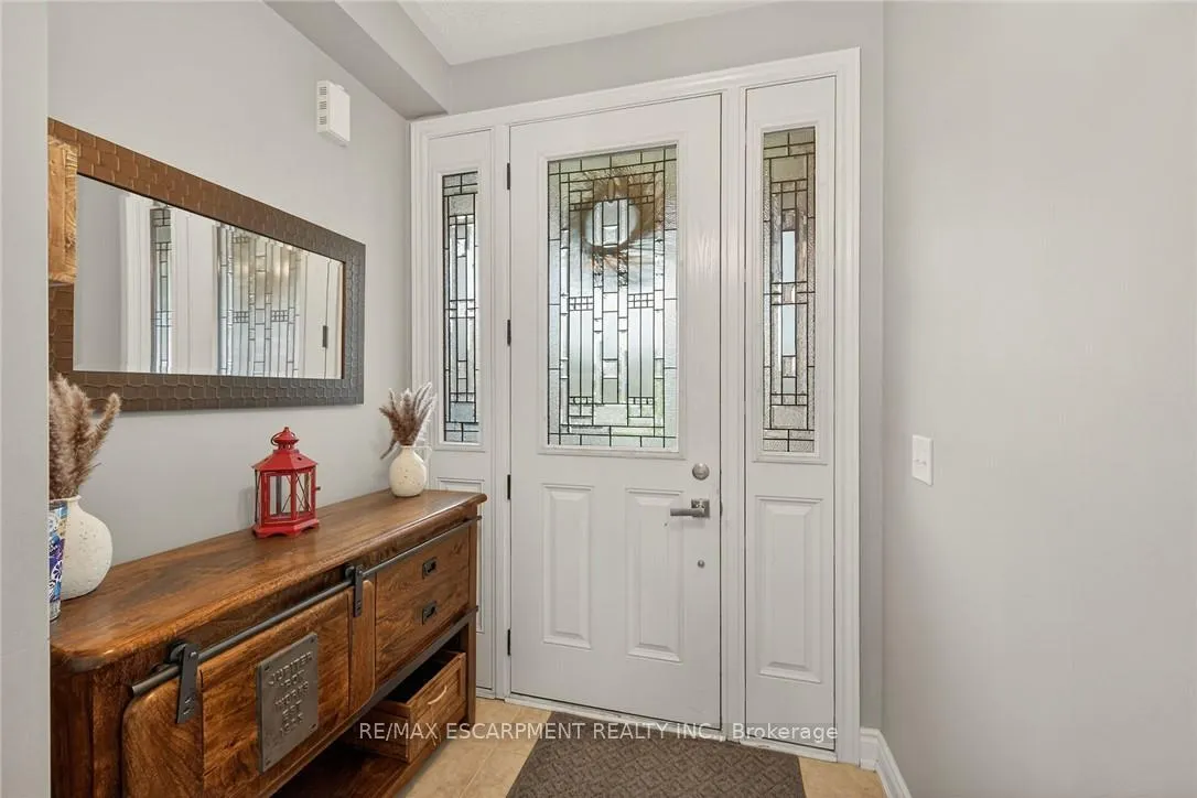 Photo 6 of 100 Narbonne Crescent, Hamilton, Stoney Creek Mountain — HOMEH