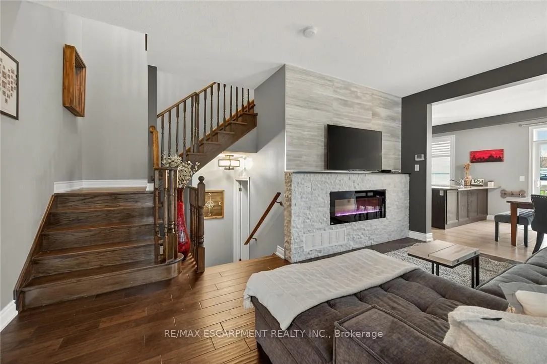 Photo 8 of 100 Narbonne Crescent, Hamilton, Stoney Creek Mountain — HOMEH