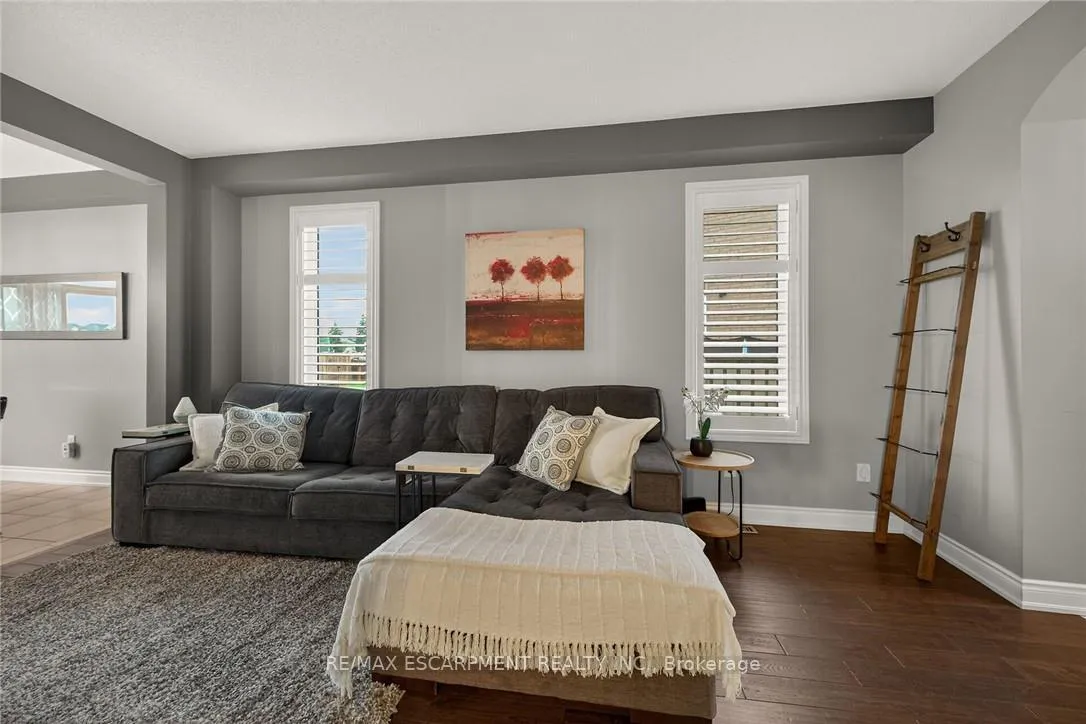 Photo 10 of 100 Narbonne Crescent, Hamilton, Stoney Creek Mountain — HOMEH