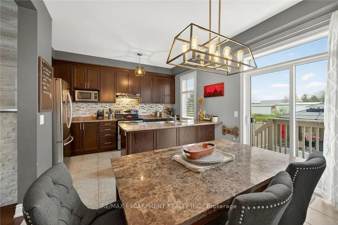Photo 13 of 100 Narbonne Crescent, Hamilton, Stoney Creek Mountain — HOMEH
