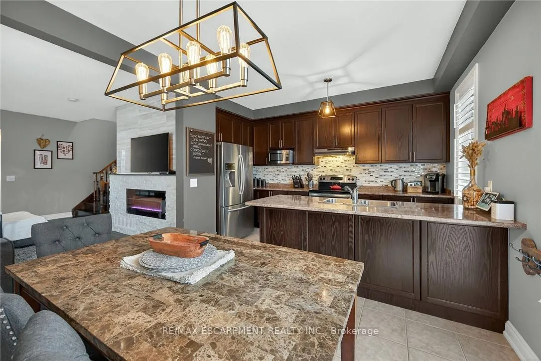 Photo 16 of 100 Narbonne Crescent, Hamilton, Stoney Creek Mountain — HOMEH