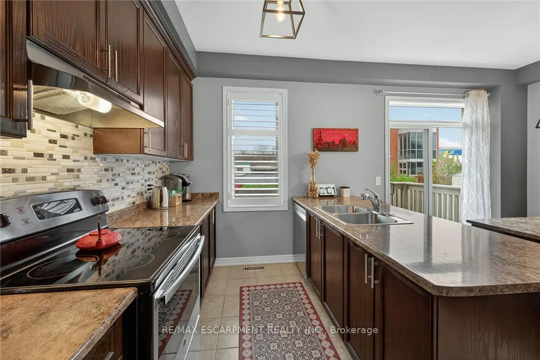 Photo 18 of 100 Narbonne Crescent, Hamilton, Stoney Creek Mountain — HOMEH