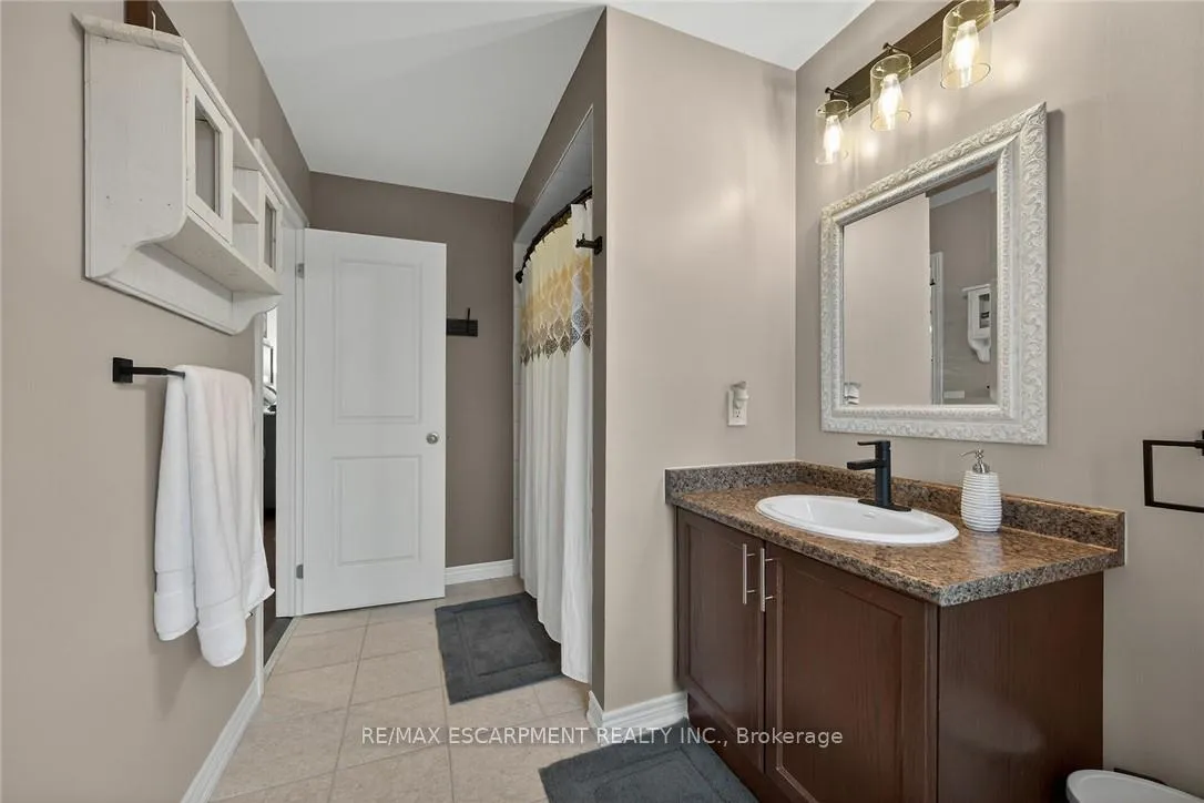 Photo 31 of 100 Narbonne Crescent, Hamilton, Stoney Creek Mountain — HOMEH