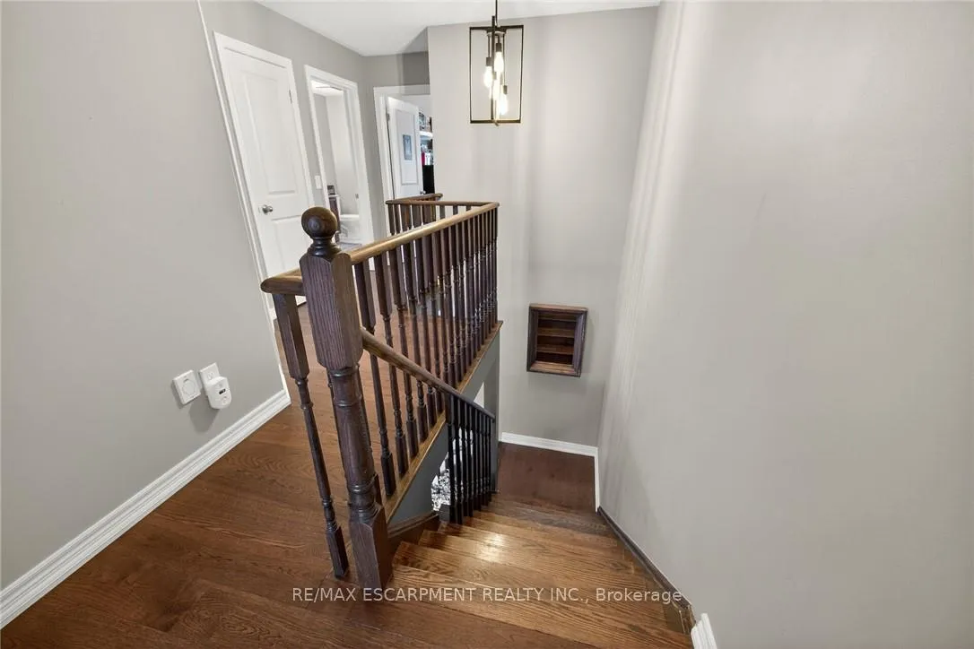 Photo 33 of 100 Narbonne Crescent, Hamilton, Stoney Creek Mountain — HOMEH