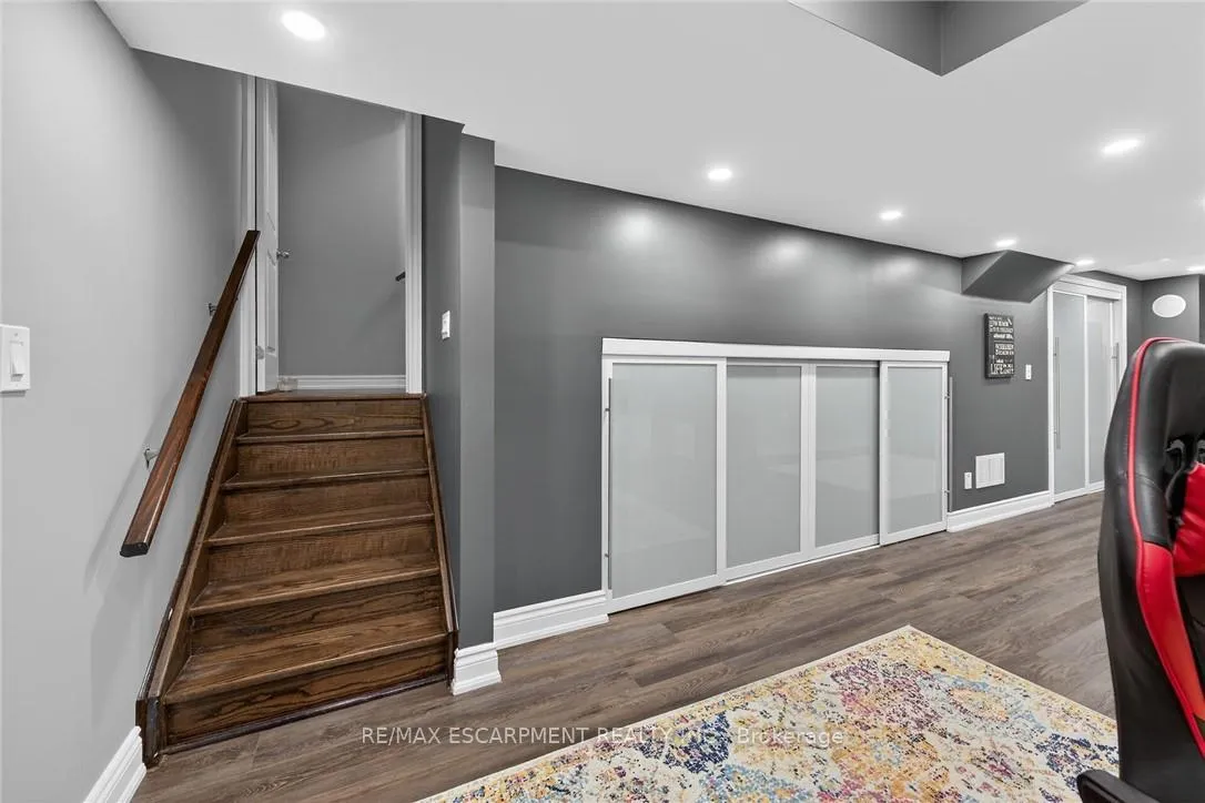 Photo 36 of 100 Narbonne Crescent, Hamilton, Stoney Creek Mountain — HOMEH