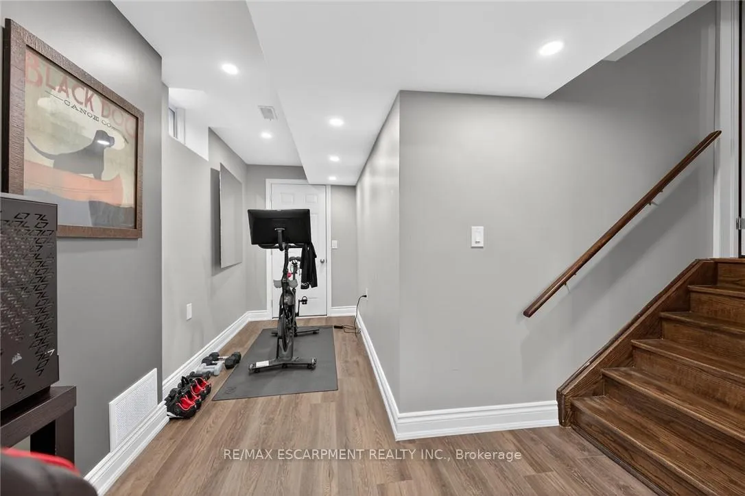 Photo 37 of 100 Narbonne Crescent, Hamilton, Stoney Creek Mountain — HOMEH