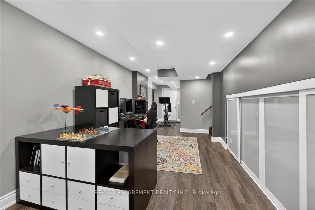 Photo 38 of 100 Narbonne Crescent, Hamilton, Stoney Creek Mountain — HOMEH