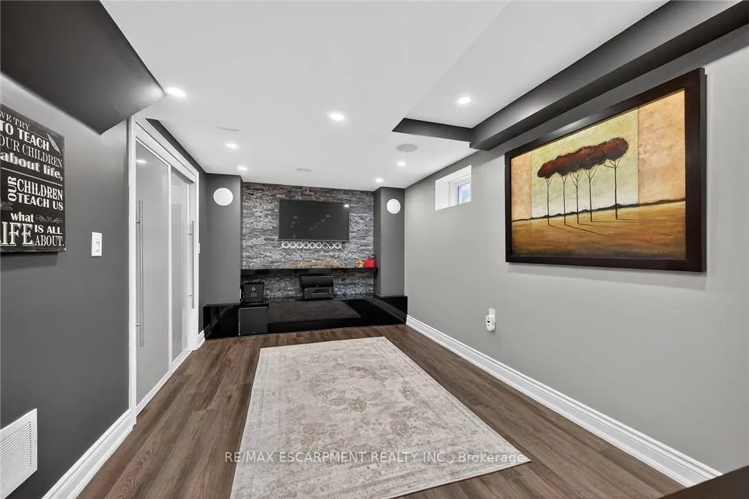 Photo 39 of 100 Narbonne Crescent, Hamilton, Stoney Creek Mountain — HOMEH