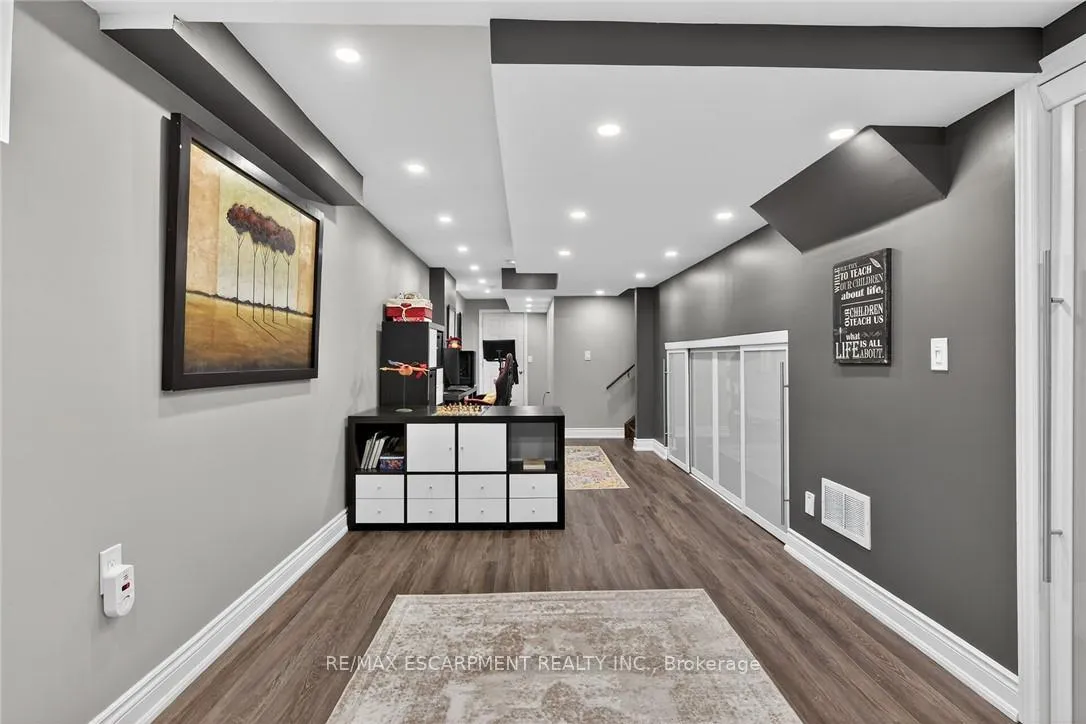 Photo 42 of 100 Narbonne Crescent, Hamilton, Stoney Creek Mountain — HOMEH
