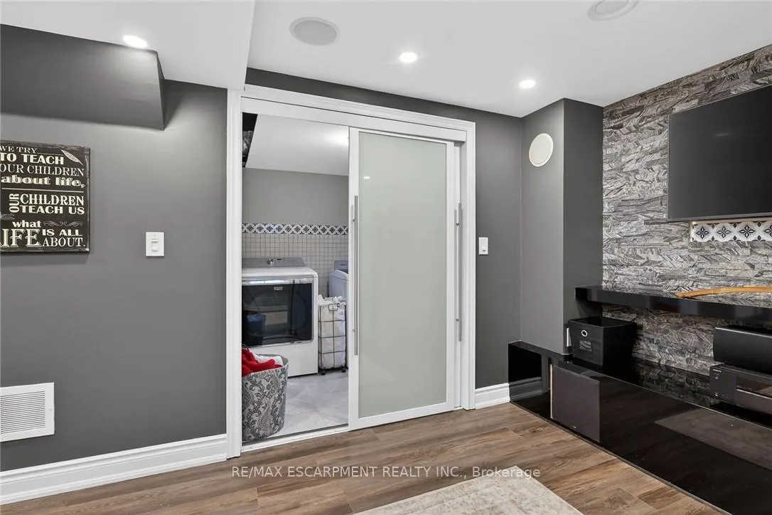 Photo 43 of 100 Narbonne Crescent, Hamilton, Stoney Creek Mountain — HOMEH