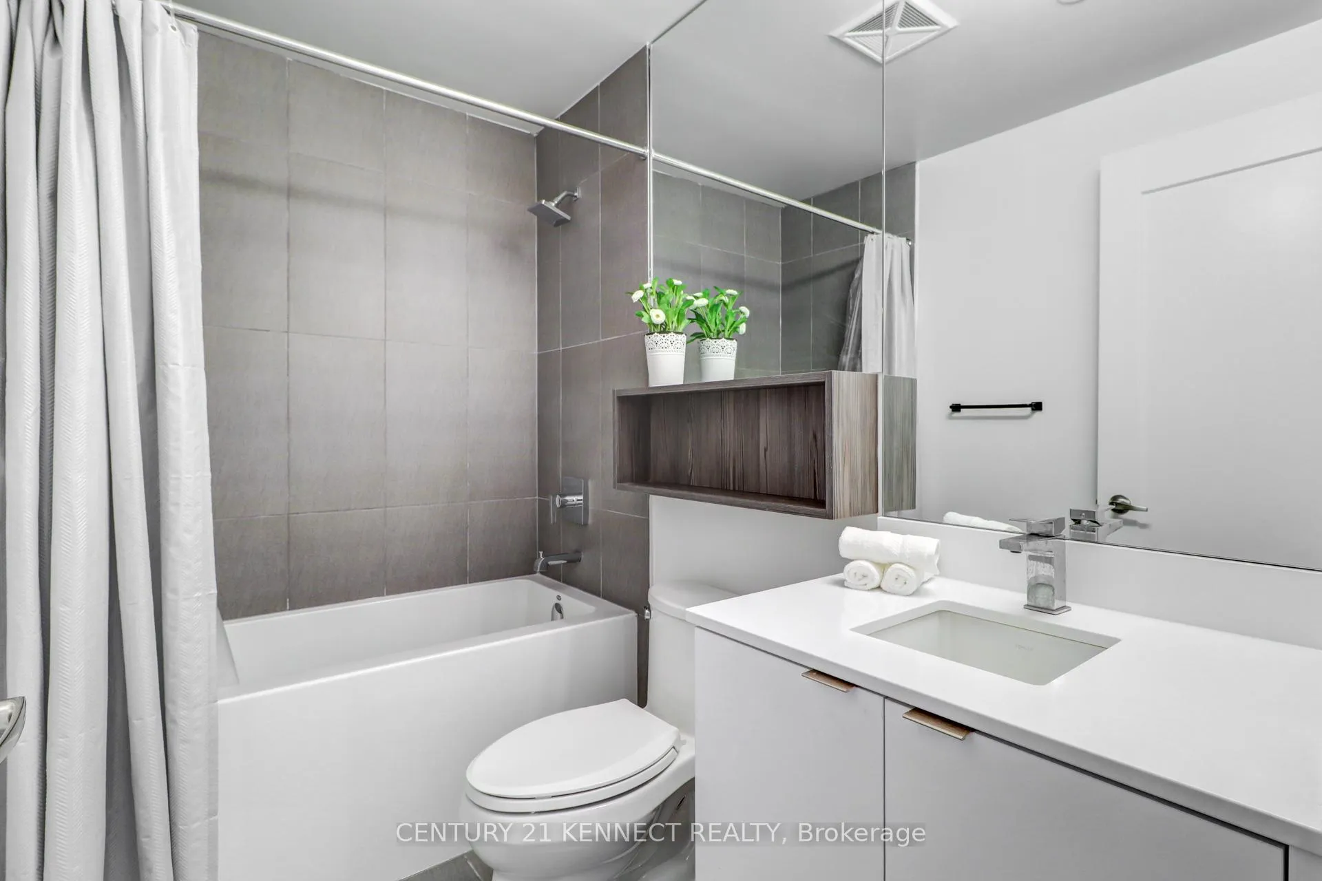 Photo 14 of Unit 504, 70 Princess Street, Toronto, Waterfront Communities — HOMEH