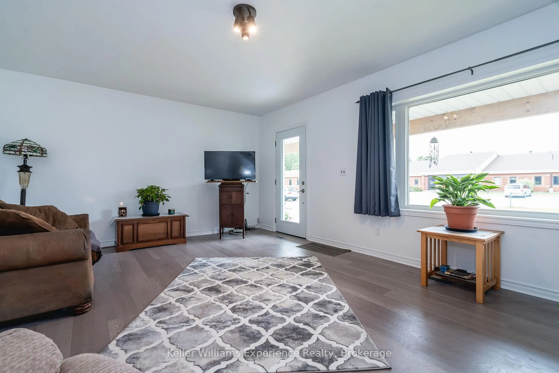 Photo 5 of 13 Toronto Avenue, South River — HOMEH