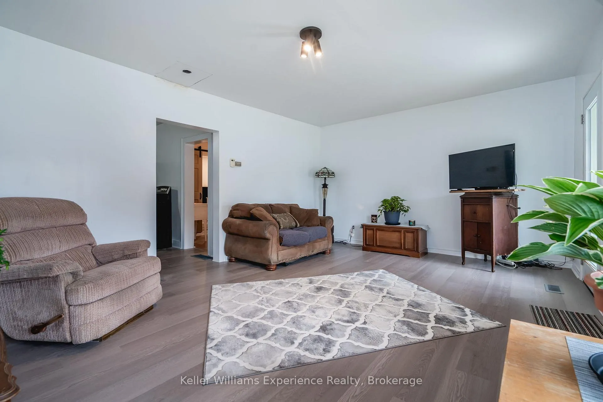 Photo 8 of 13 Toronto Avenue, South River — HOMEH
