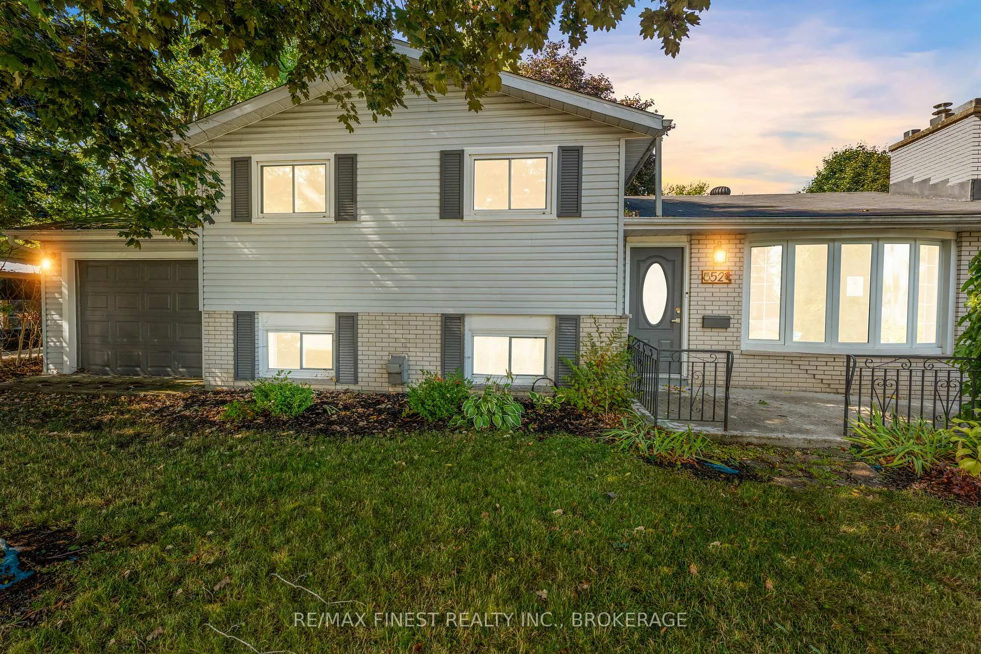 Photo 1 of 52 Windsor Drive, Brockville — HOMEH