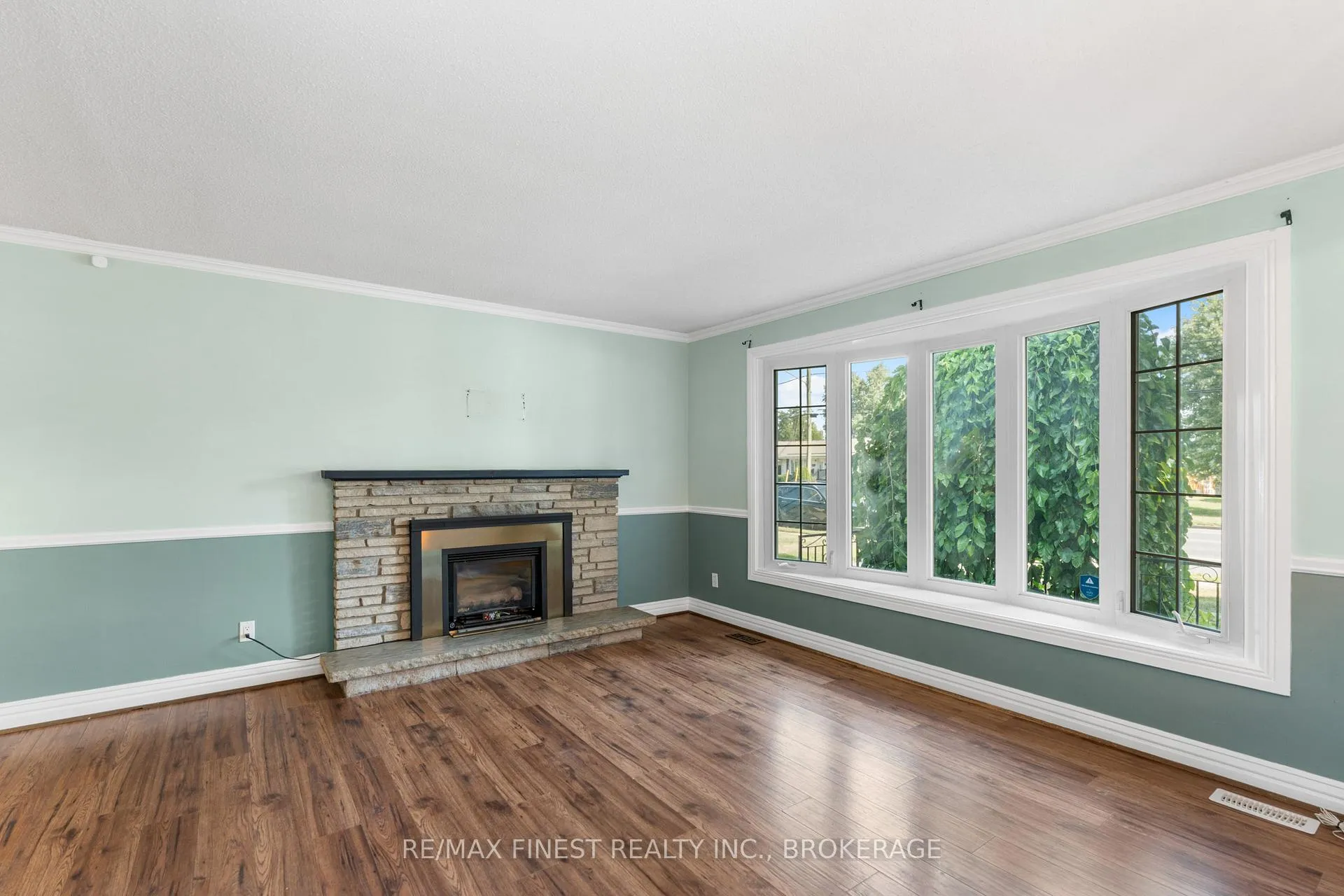 Photo 9 of 52 Windsor Drive, Brockville — HOMEH