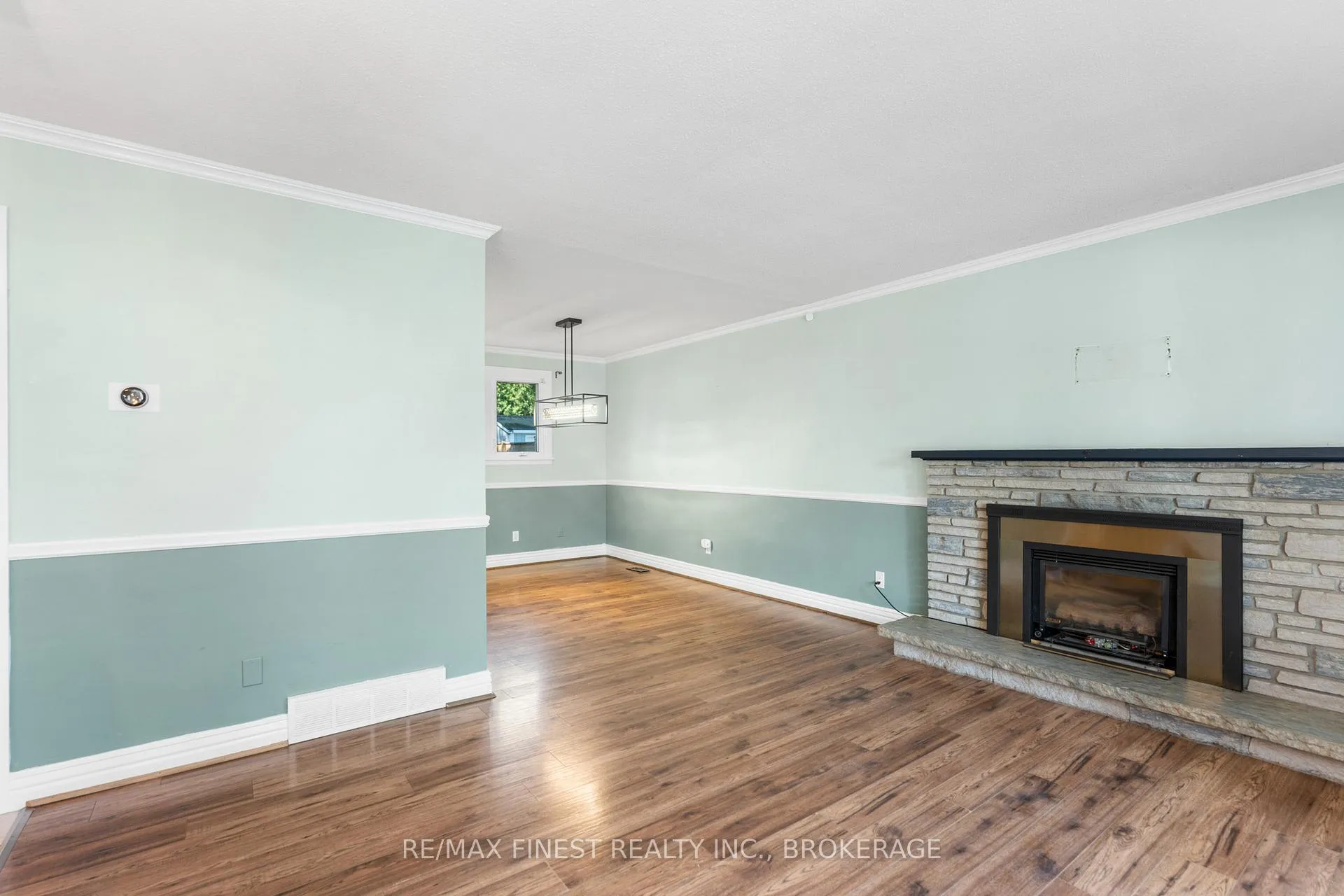 Photo 10 of 52 Windsor Drive, Brockville — HOMEH