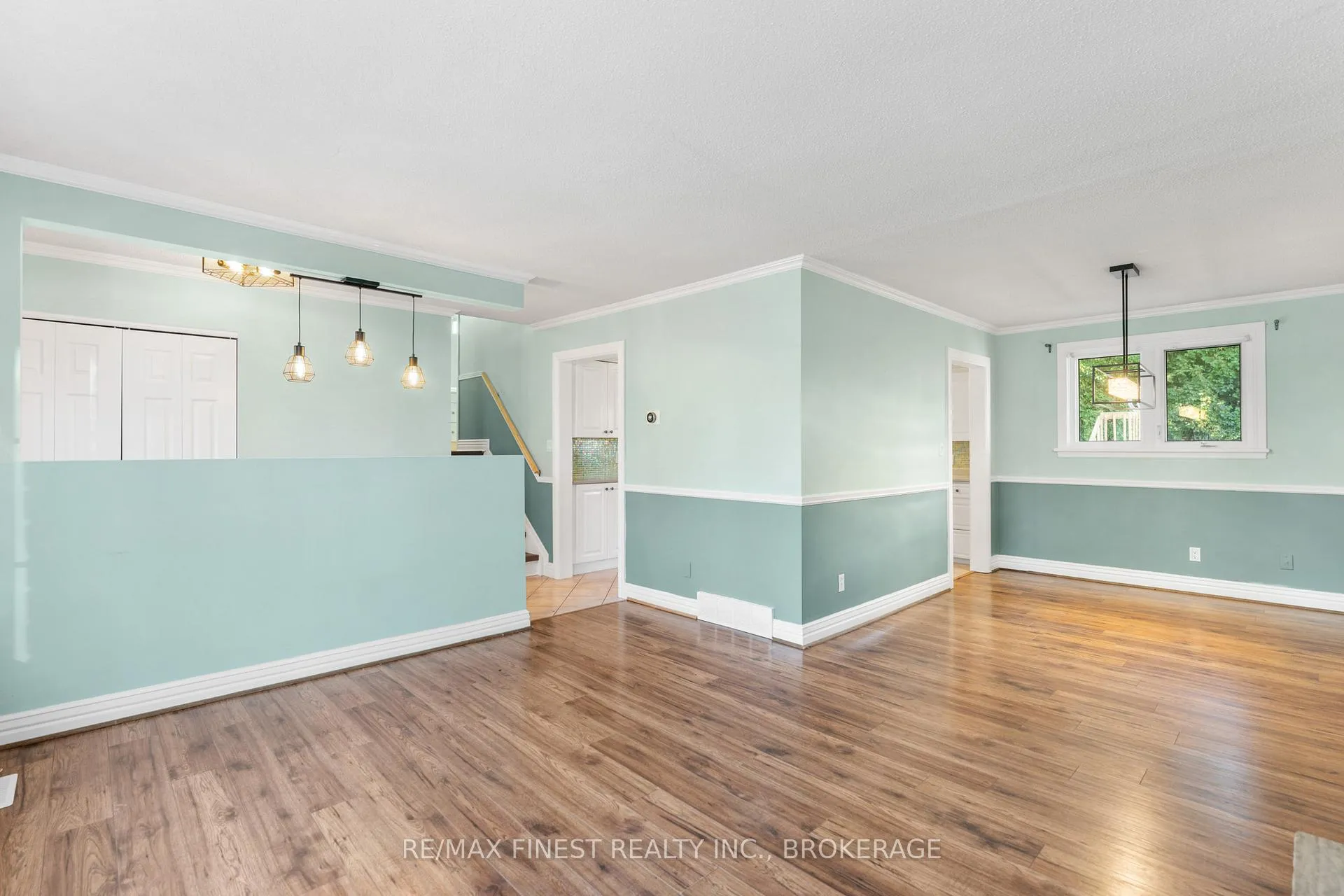 Photo 11 of 52 Windsor Drive, Brockville — HOMEH