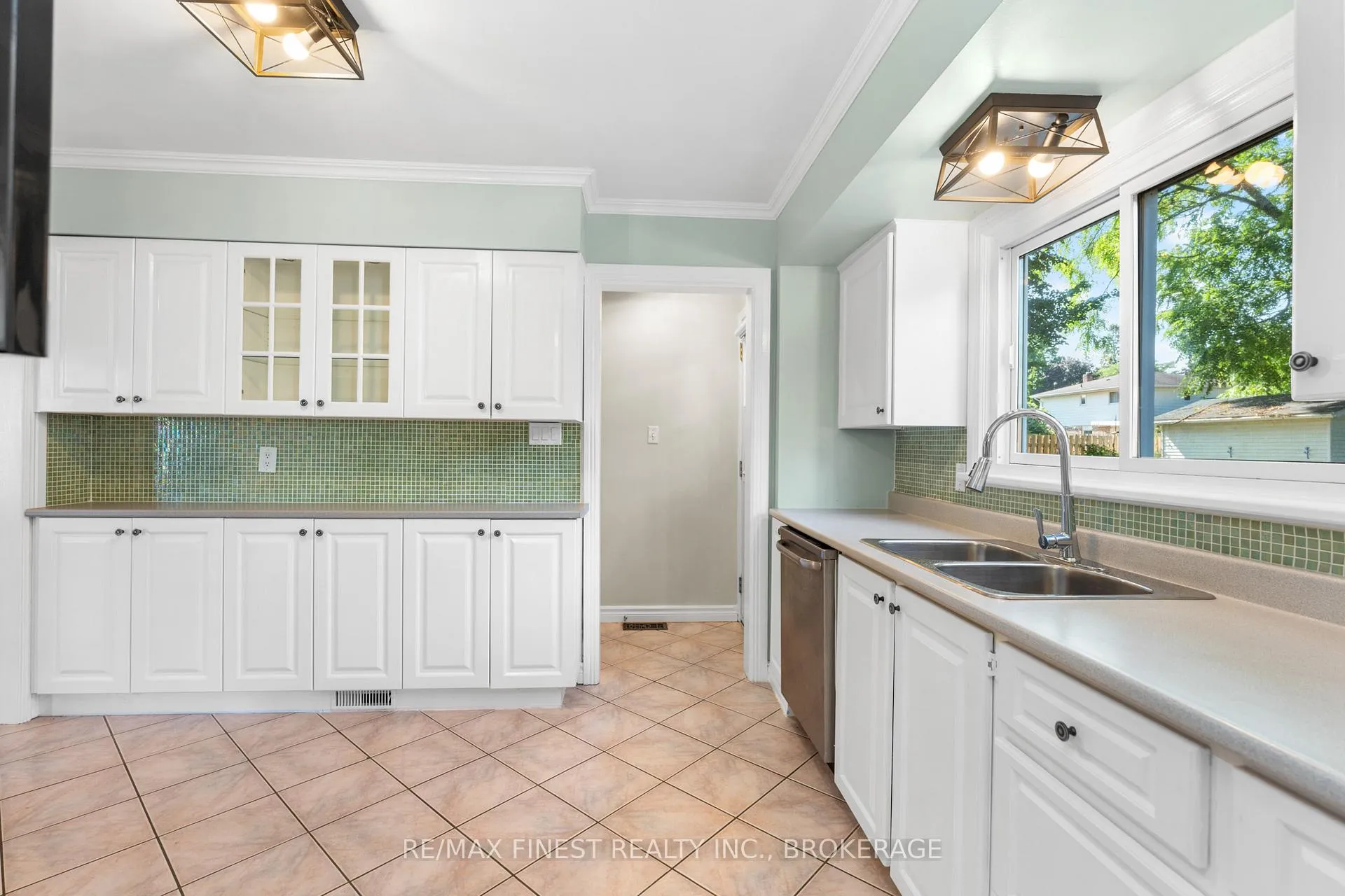 Photo 12 of 52 Windsor Drive, Brockville — HOMEH