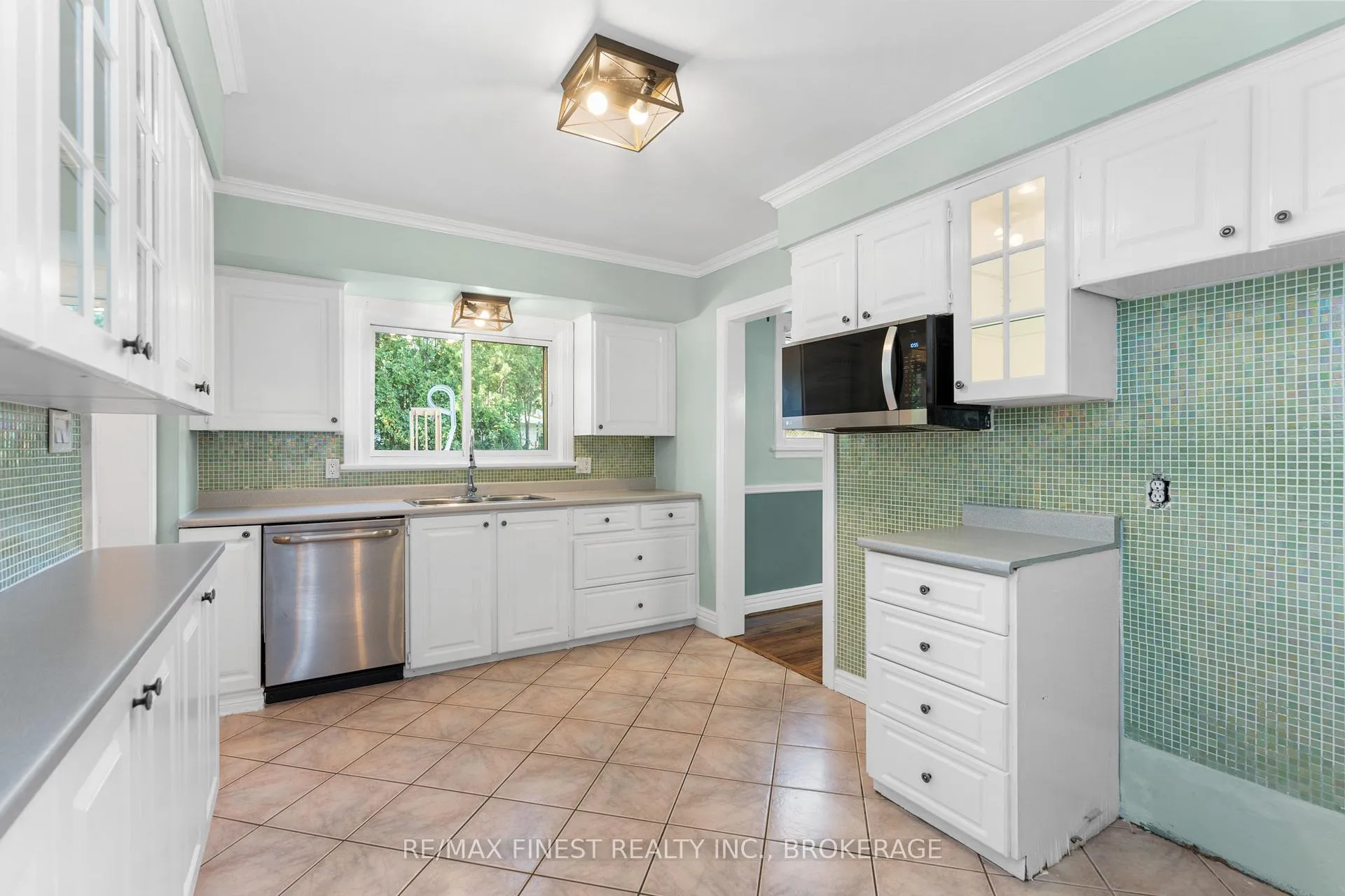 Photo 14 of 52 Windsor Drive, Brockville — HOMEH