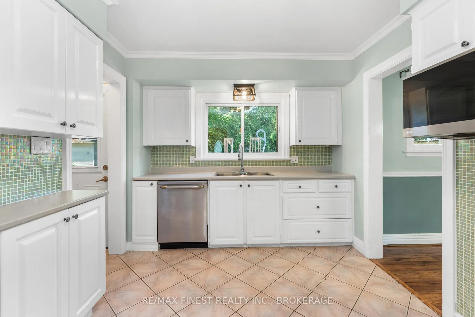 Photo 16 of 52 Windsor Drive, Brockville — HOMEH